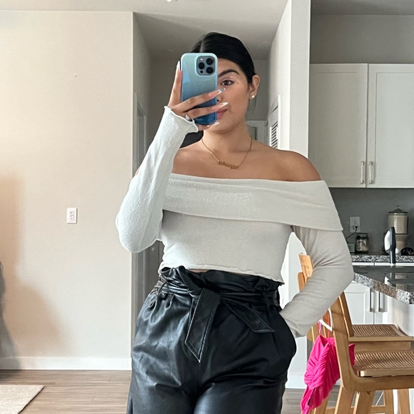 Offshoulder top - Picture 3 of 4